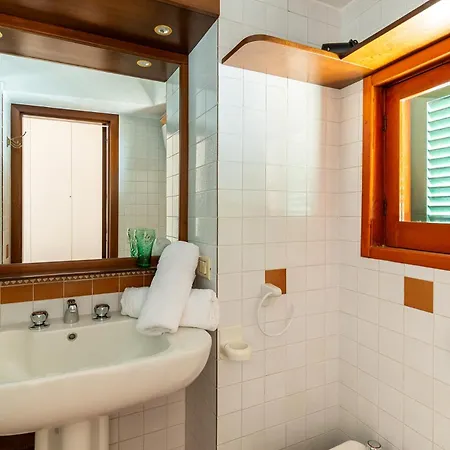 Olik - Julia Apartment *
